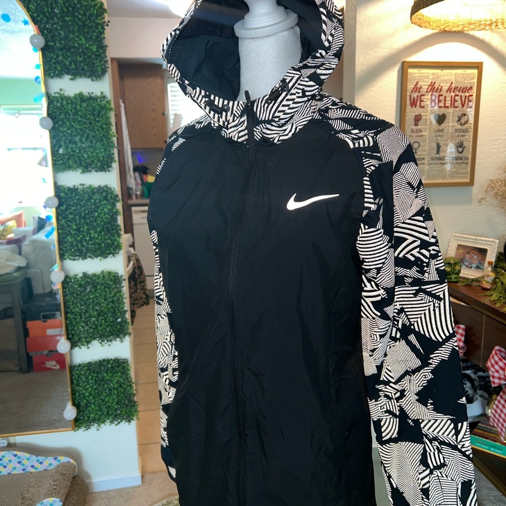 Nike Black and White Patterned Jacket